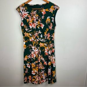 Maggy London Petite Green Floral‎ Keyhole Front Sheath Dress 10p  Stretchy